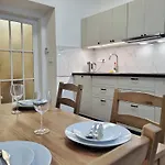 Modern Near Wenceslas Square דירה