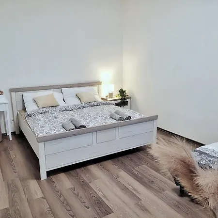 Modern Near Wenceslas Square Apartment *